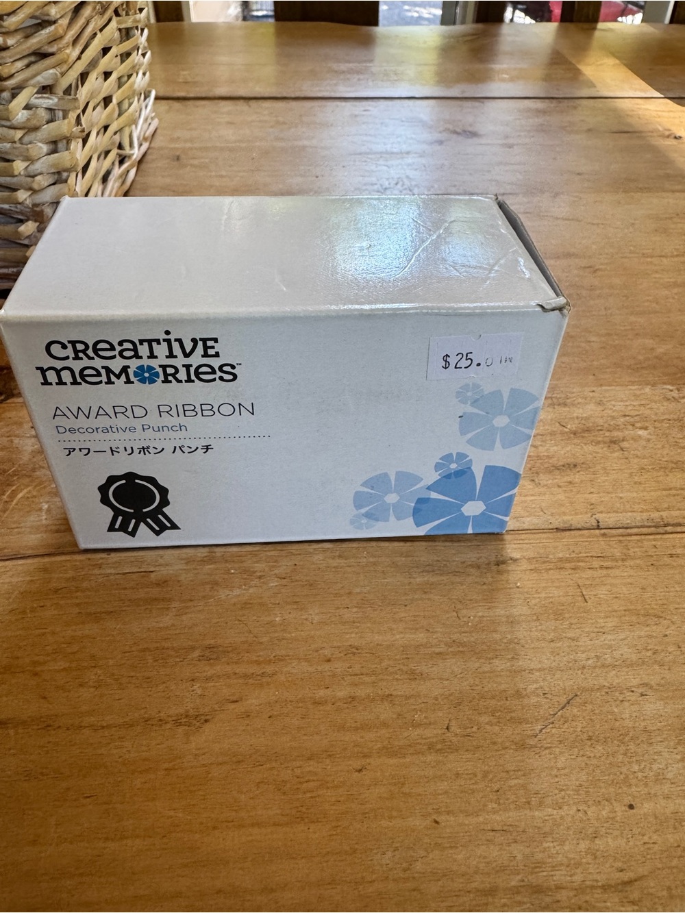 Creative Memories Award Ribbon Decorative Punch - White and Blue